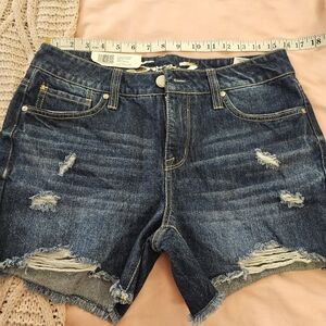 Seven Denim Distressed Women Shorts Size 4‎ NWT